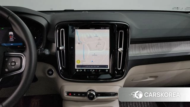 Volvo XC40 2023 Белый из Кореи, фото 3