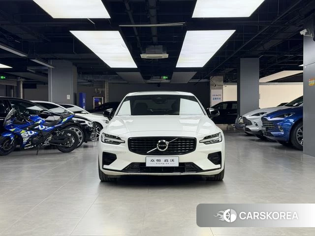 Volvo S60 2022 Белый из Китая, фото 3