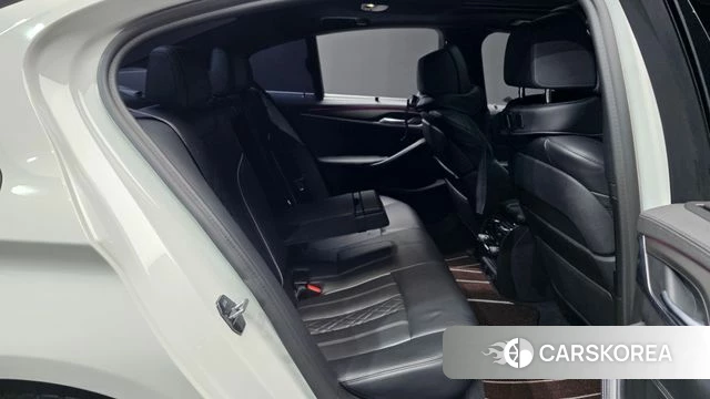 BMW 5 Series (G30) 2019 Белый из Кореи, фото 3