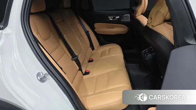 Volvo V60 Cross-Country 2nd Generation 2024 Белый из Кореи, фото 3