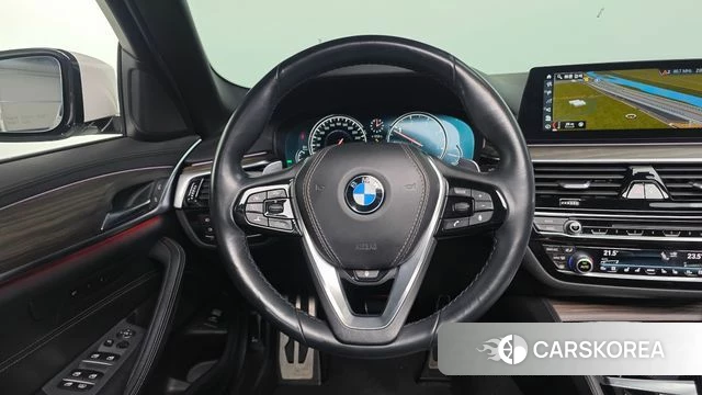 BMW 5 Series (G30) 2018 Белый из Кореи, фото 3