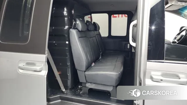 Hyundai Staria 2024 Серебристо-серый из Кореи, фото 3