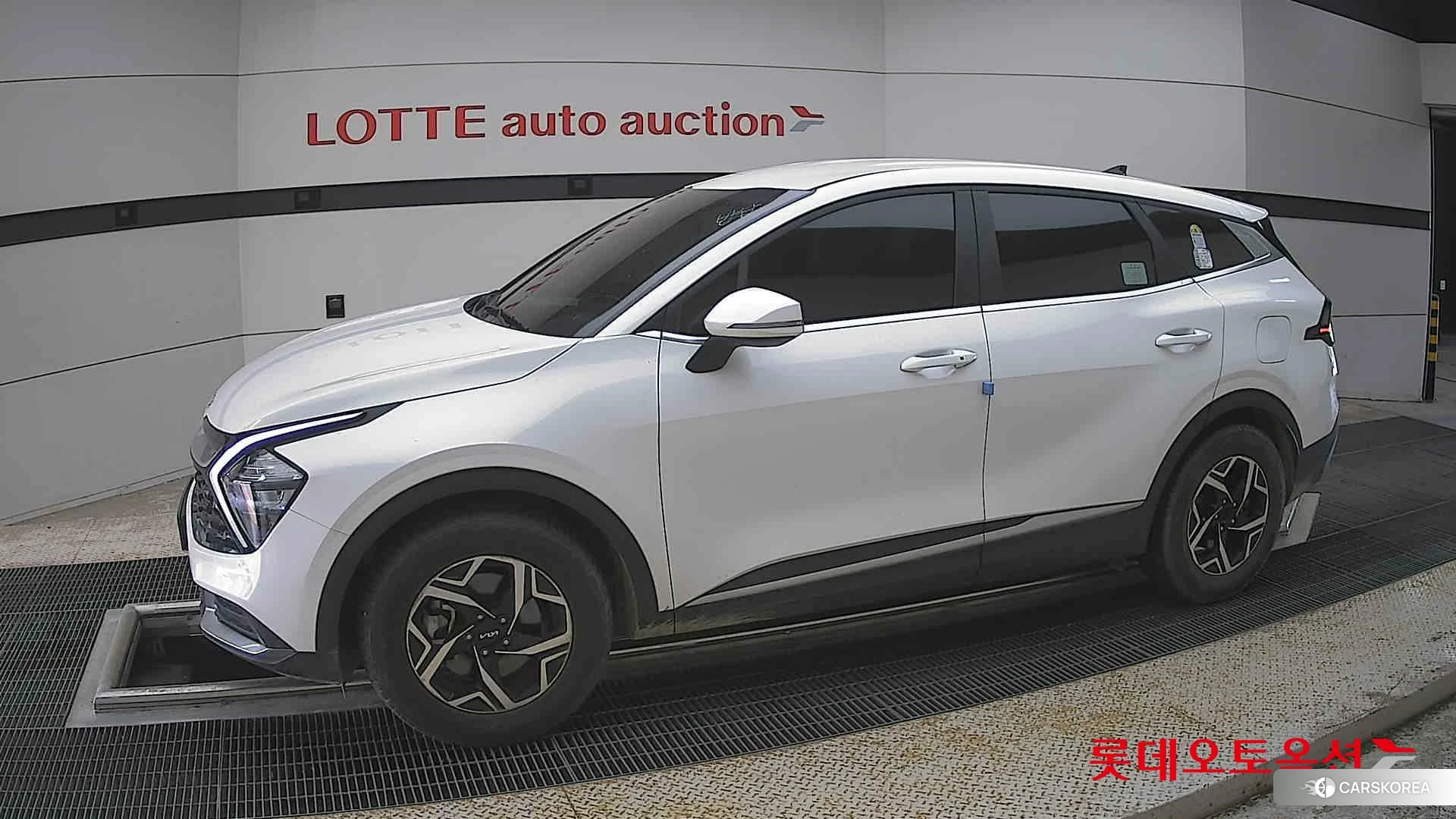 Kia Sportage 2024 Snow White Pearl из Кореи, фото 3
