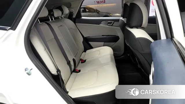 Kia Sportage 5th Generation Hybrid 2023 Белый из Кореи, фото 3