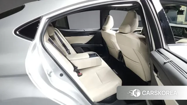 Toyota Camry (XV80) 2025 Серебряный из Кореи, фото 3