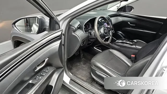 Hyundai Tucson (NX4) 2021 Серебристо-серый из Кореи, фото 3