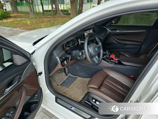 BMW 5 Series (G30) 2020 Белый из Кореи, фото 3