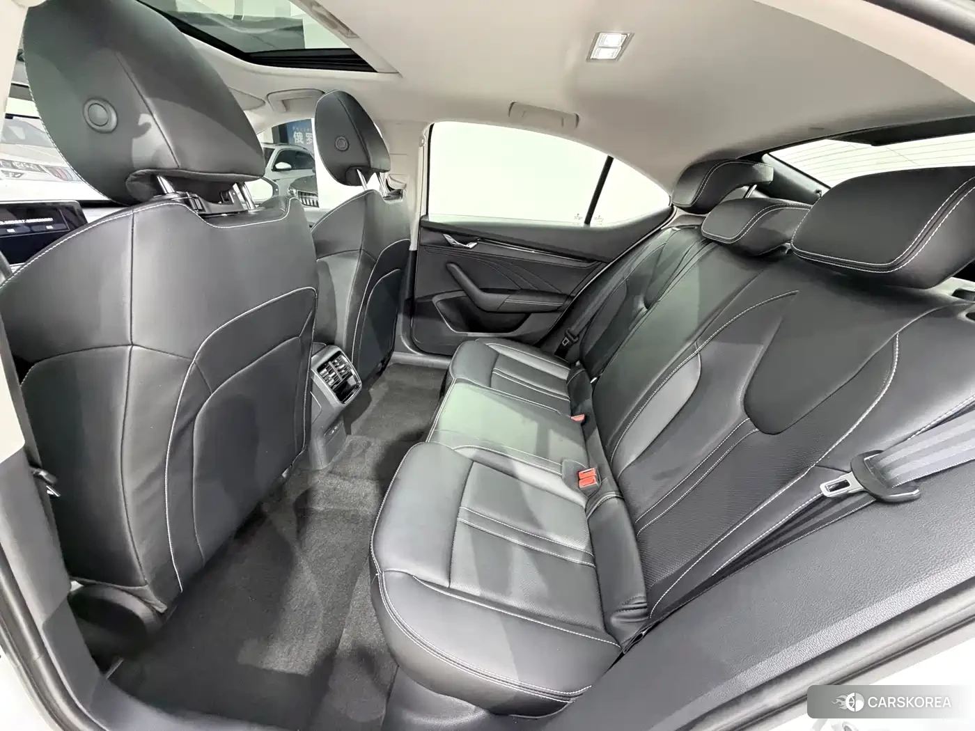 Skoda Octavia 2023 Белый из Китая, фото 3