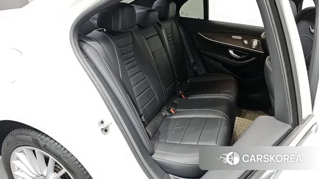 Mercedes-Benz E-Class W213 2022 Белый из Кореи, фото 3