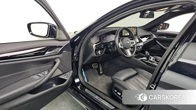 BMW 5 Series (G30) 2021 Черный из Кореи, фото 3