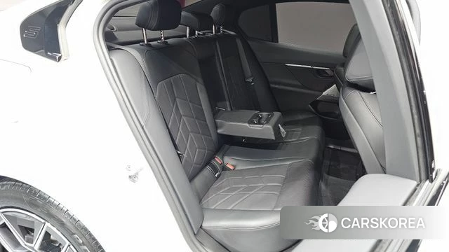 BMW 5 Series (G60) 2024 Белый из Кореи, фото 3