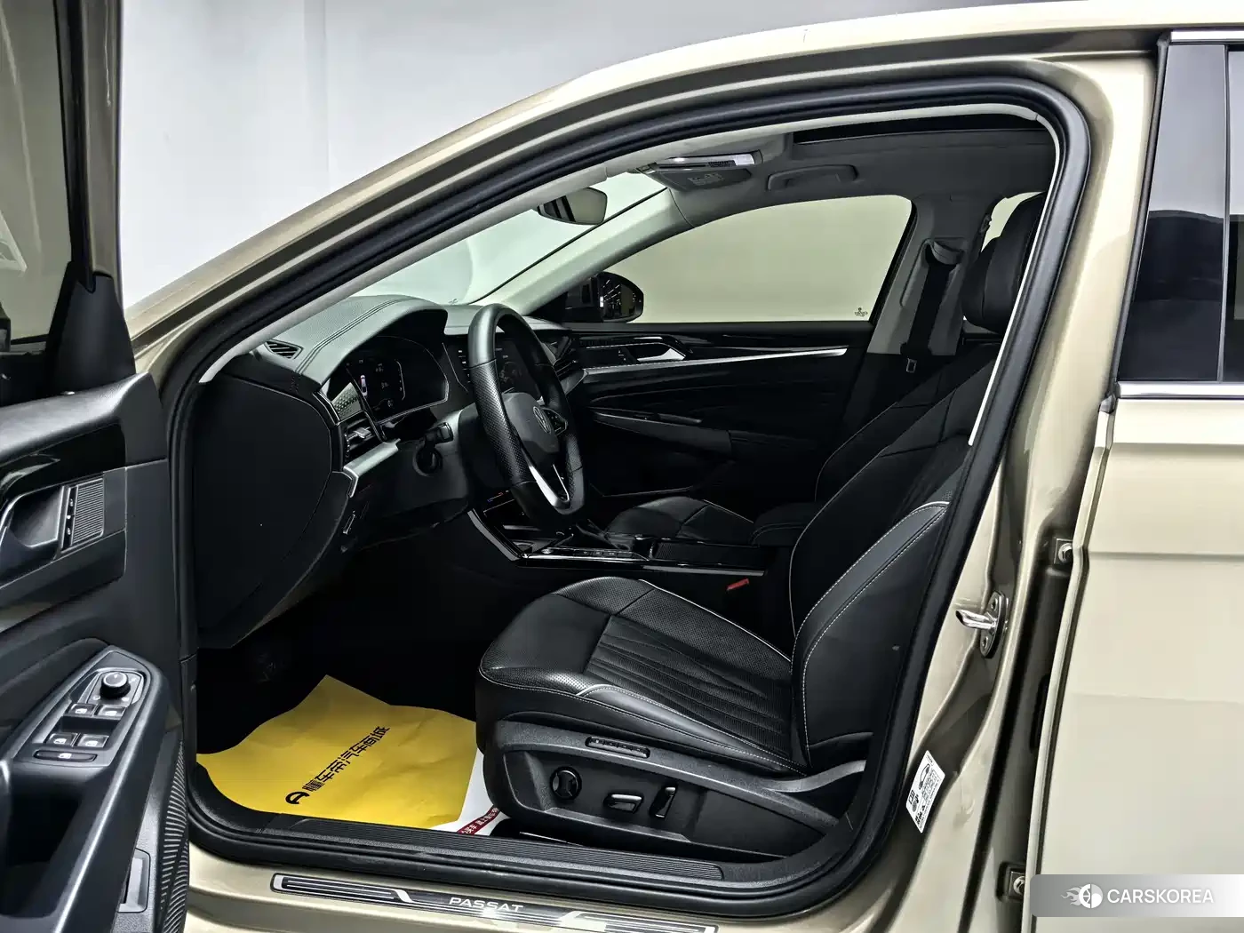 Volkswagen Passat 2022 Champagne/brown из Китая, фото 3