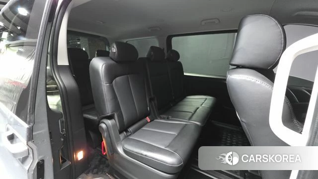Hyundai Staria 2022 Серебристо-серый из Кореи, фото 3
