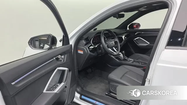 Audi Q3 (F3) 2025 Белый из Кореи, фото 3