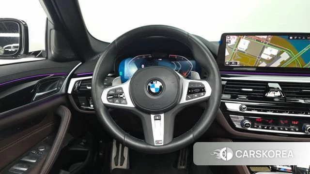 BMW 5 Series (G30) 2023 Белый из Кореи, фото 3