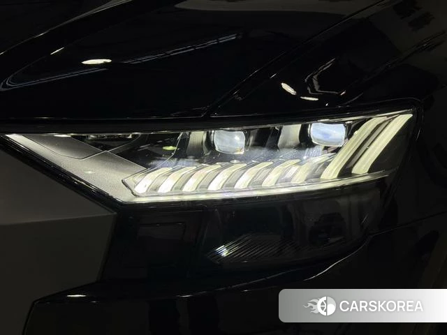 Audi Q8 2023 Черный из Китая, фото 3