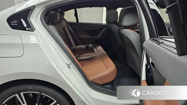 BMW 5 Series (G60) 2025 Белый из Кореи, фото 3