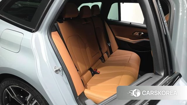 BMW 3 Series (G20) 2024 Серебристо-серый из Кореи, фото 3
