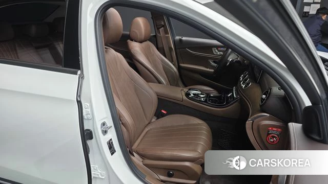 Mercedes-Benz E-Class W213 2018 Белый из Кореи, фото 3