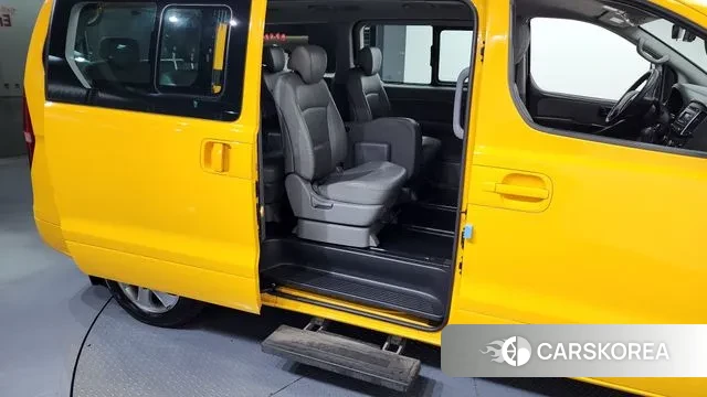 Hyundai The New Grand Starex 2018 Желтый из Кореи, фото 3