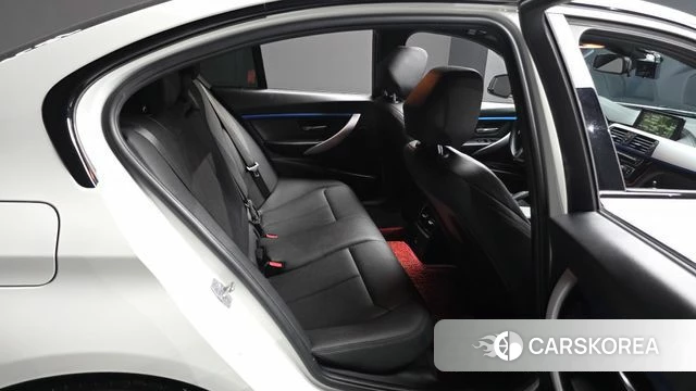 BMW 3 Series (F30) 2018 Белый из Кореи, фото 3