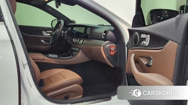 Mercedes-Benz E-Class W213 2023 Белый из Кореи, фото 3