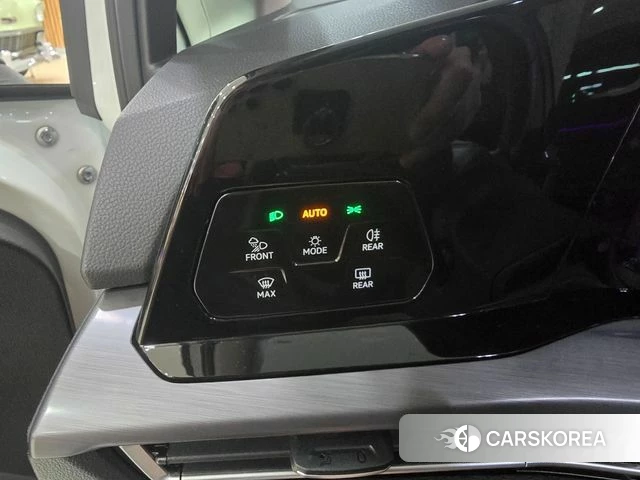 Volkswagen Golf 8th Generation 2023 Белый из Кореи, фото 3