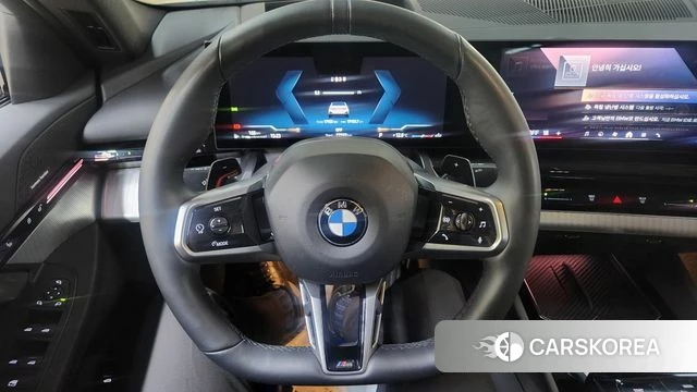 BMW 5 Series (G60) 2023 Белый из Кореи, фото 3