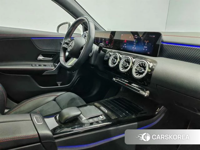 Mercedes-Benz Class A 2023 Белый из Китая, фото 3
