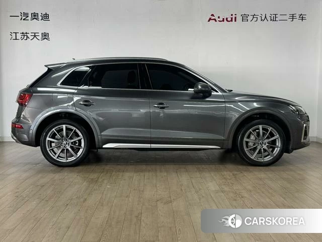 Audi Q5L 2022 Темно-серый из Китая, фото 3