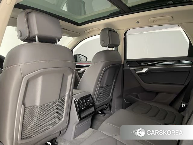 Volkswagen Touareg 2024 Черный из Китая, фото 3