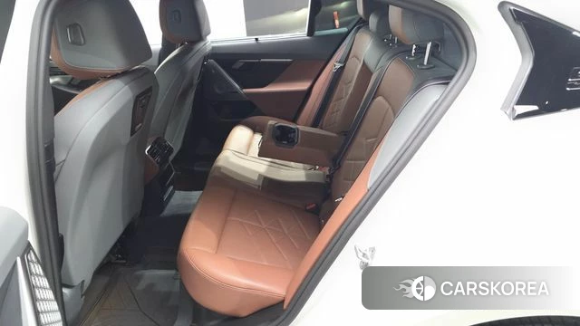 BMW 5 Series (G60) 2025 Белый из Кореи, фото 3