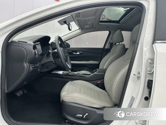 Kia K3 2023 Белый из Китая, фото 3