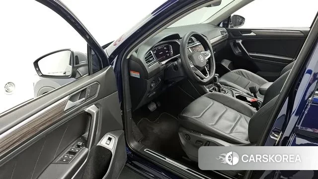 Volkswagen Tiguan Allspace 2023 Синий из Кореи, фото 3