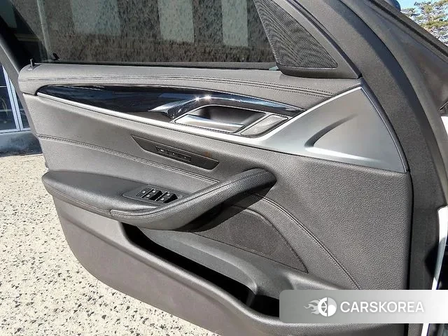 BMW 5 Series (G30) 2018 Белый из Кореи, фото 3