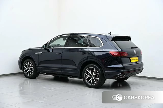 Volkswagen Touareg 2021 Синий из Китая, фото 3