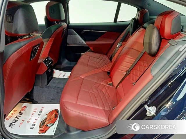 BMW i5 2026 Черный из Китая, фото 3