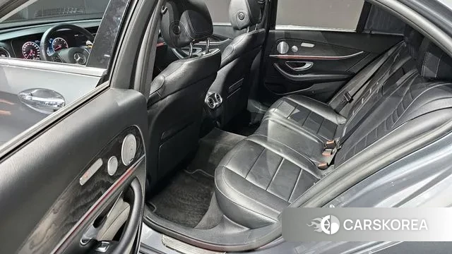 Mercedes-Benz E-Class W213 2018 Серый из Кореи, фото 3