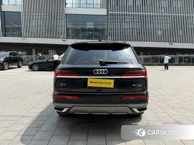 Audi Q7 2021 Черный из Китая, фото 3