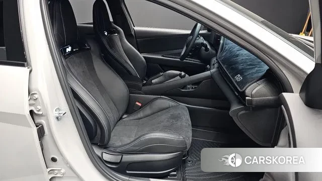 Hyundai The New Avante (CN7) 2024 Серебристо-серый из Кореи, фото 3