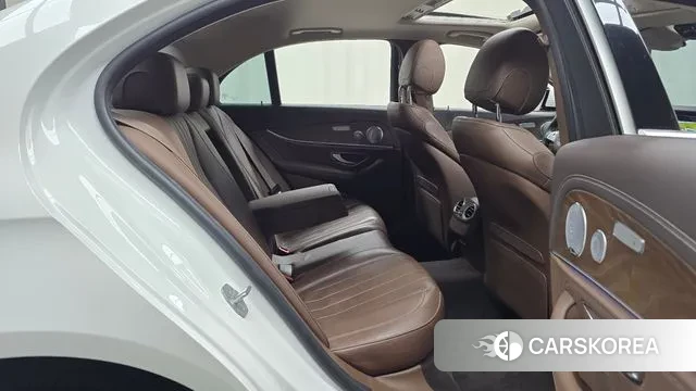 Mercedes-Benz E-Class W213 2018 Белый из Кореи, фото 3