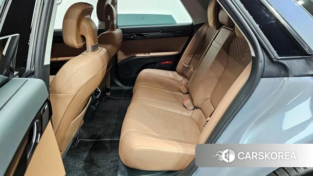 Hyundai Grandeur (GN7) 2024 Светло-серебряный цвет из Кореи, фото 3