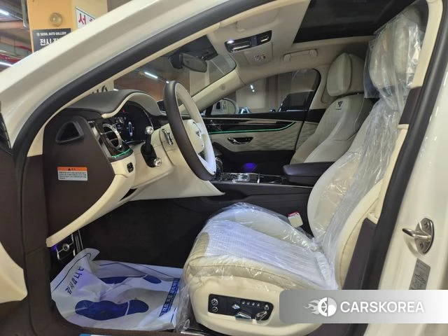Bentley Flying Spur 3rd Generation 2022 Белый из Кореи, фото 3