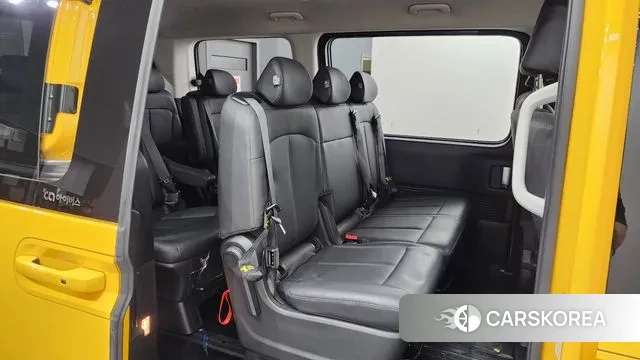 Hyundai Staria 2024 Желтый из Кореи, фото 3