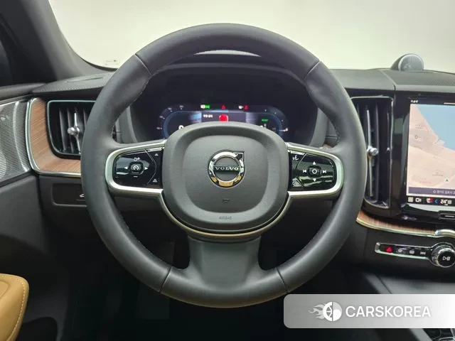 Volvo XC60 second Generation 2025 Белый из Кореи, фото 3