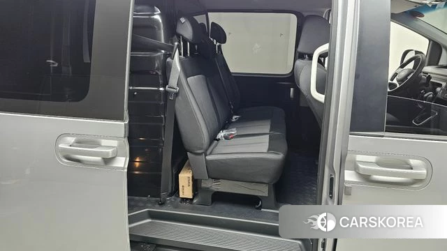 Hyundai Staria 2024 Серебристо-серый из Кореи, фото 3