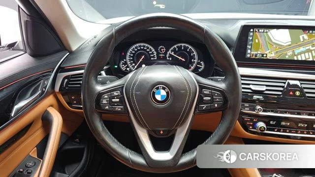 BMW 5 Series (G30) 2018 Белый из Кореи, фото 3