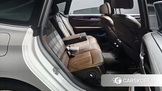 BMW 6 Series GT (G32) 2022 Белый из Кореи, фото 3