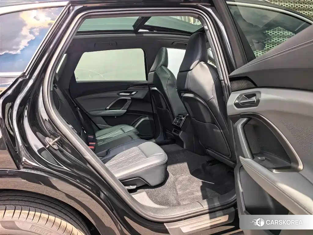 Audi Q5L 2025 Черный из Китая, фото 3