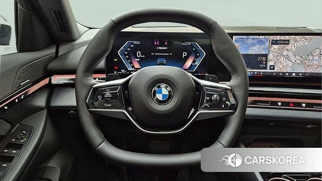 BMW 5 Series (G60) 2025 Небесно-голубой из Кореи, фото 3